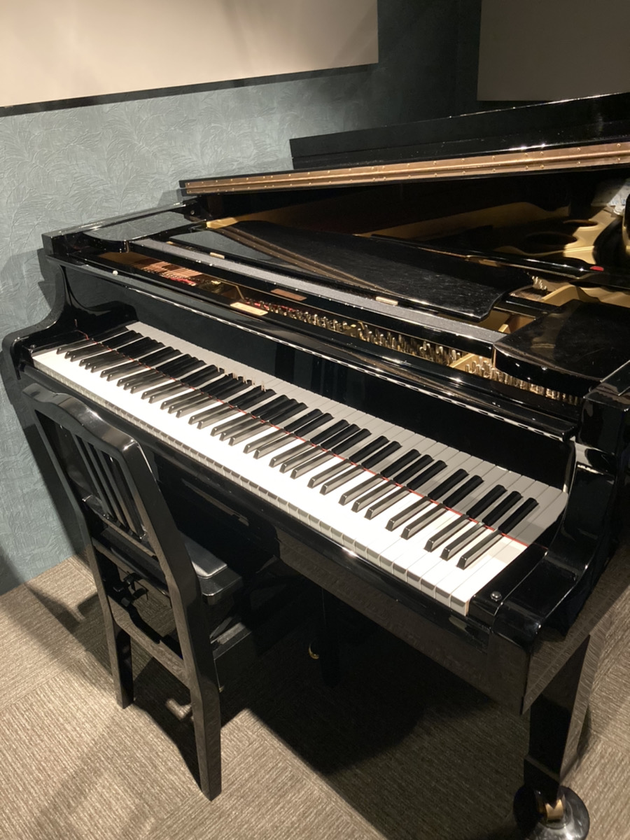 東京ベイ校B1のYamaha G5グランドピアノ